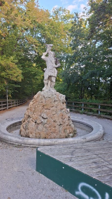 AndDe14's tweet photo. Eine steinerne Figur, Felsen und viel Grün: der Mohrenbrunnen aus meiner Freisinger Brunnenreihe. Download: 3 €. Poster: ab 10,90 €.
https://t.co/tcKNmRgABW
#Freising #Mohrenbrunnen #QuotesToArt https://t.co/aCqfDfBuVF