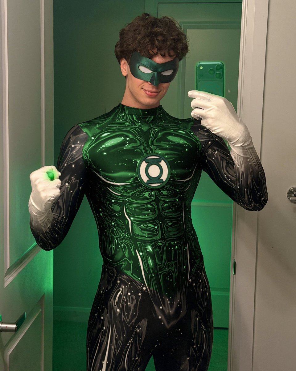 capitalspidey's tweet photo. Hal Jordan aka the Green Lantern of sector 2814 https://t.co/ydnNlOXFwe