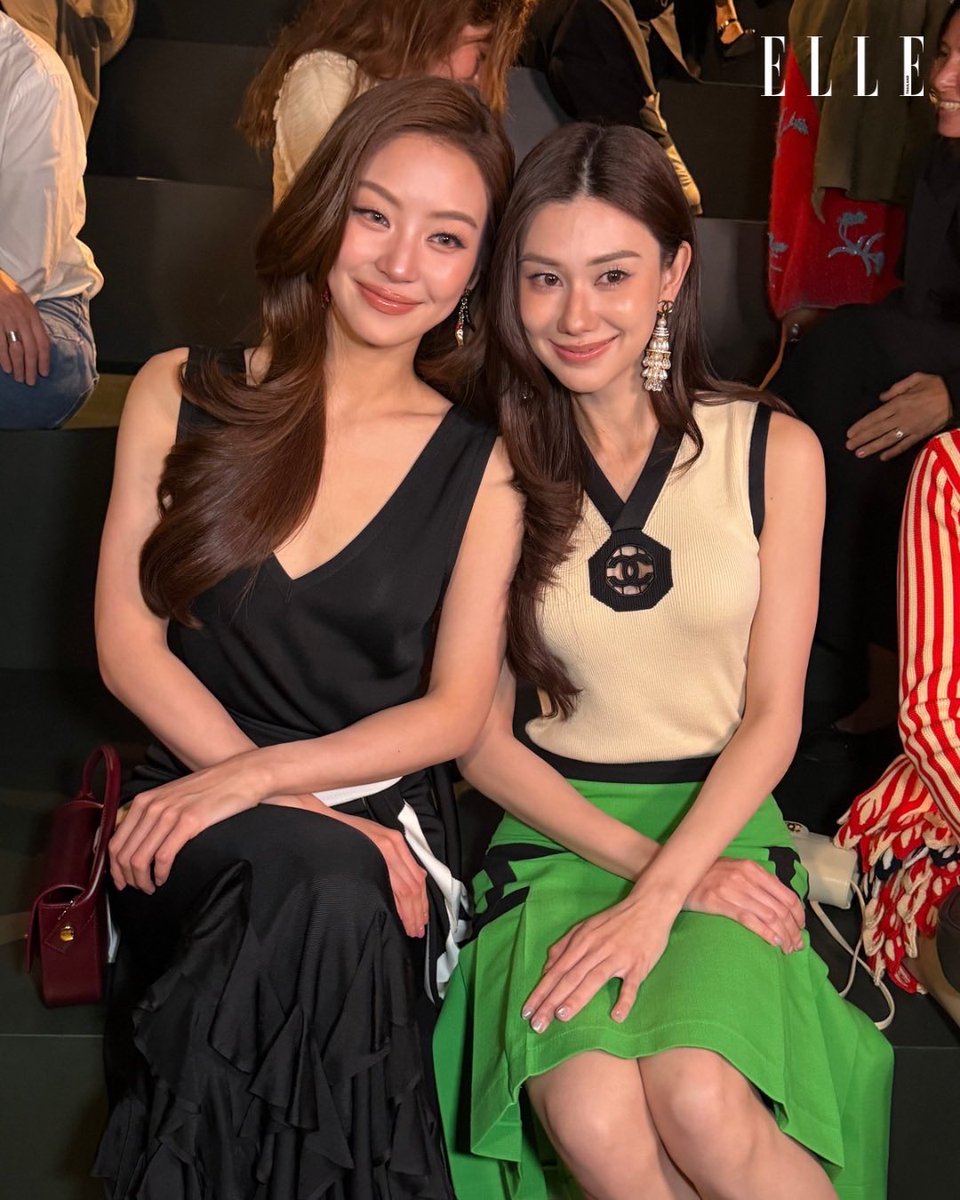 trendlmneverdie's tweet photo. พื้นที่น่าจะแคบไปนิด เบียดชิดกันเลยอ่าค่ะ

#CHANELSS27xLenaMiu
#LalinaLena #MiuNatsha
#CHANELSpringSummer 
#CHANEL #PFW @CHANEL https://t.co/Qryfun0nhD