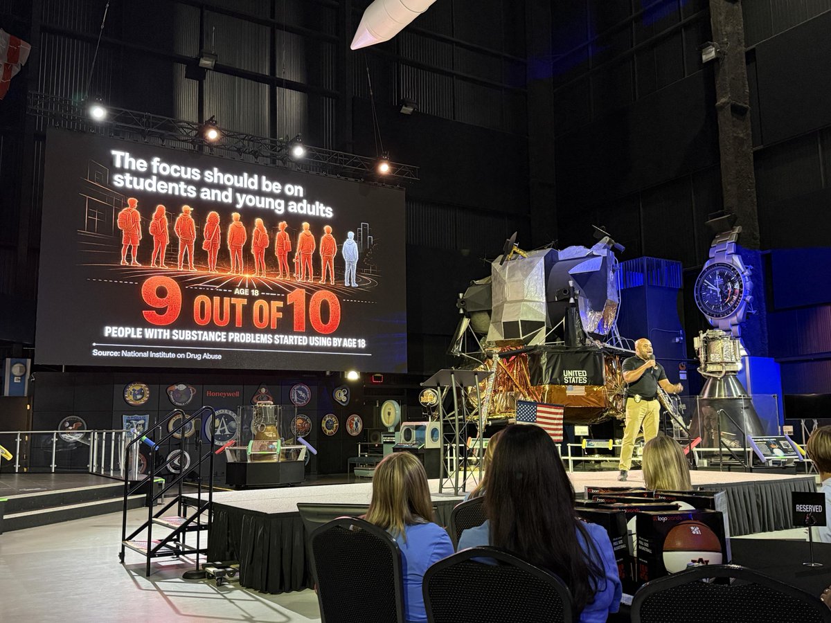 HooverPD's tweet photo. π Proud of #HooverPD Officer Jamelle Allen!
He recently spoke to 300+ students, athletes, coaches & teachers at the U.S. Space & Rocket Center about alcohol, marijuana & fentanyl awareness.
He was joined by Coach Bruce Pearl & Dr. Dave Anderson. ππ
More-https://t.co/ziDUHOeI4J