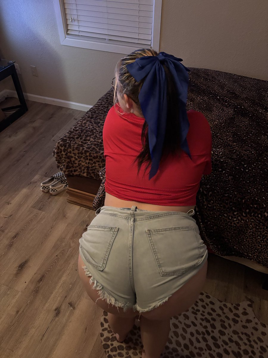 bennettccolton's tweet photo. Found this cutie after cheer practice … what should I do to her 🫣
 
#nsfwtwtًً  #roleplaykink #intokkink #freeuse #pov https://t.co/s2UtMyyCE8