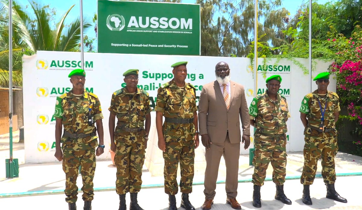 fdnbbi's tweet photo. Somalie : le Général de Brigade Gaspard Baratuza reçu par les plus hautes autorités de l'AUSSOM.
Poursuivant sa tournée en Somalie, le Général de Brigade Gaspard Baratuza a été reçu en audience, le 5 octobre 2026, par le Représentant Spécial du Président de la Commission de l'Union Africaine pour la Somalie et chef de mission, El Hadji Ibrahima Diene. Ce dernier a salué la discipline, le professionnalisme et l'engagement des militaires burundais dans la mission de soutien à la paix en Somalie. 
Le Général de Brigade Baratuza a également été reçu par le commandant par intérim de la Force de l'AUSSOM le Général de Brigade Jackson Kayanja. Celui-ci a, à son tour, salué le leadership dont fait preuve le contingent burundais au sein de la mission.