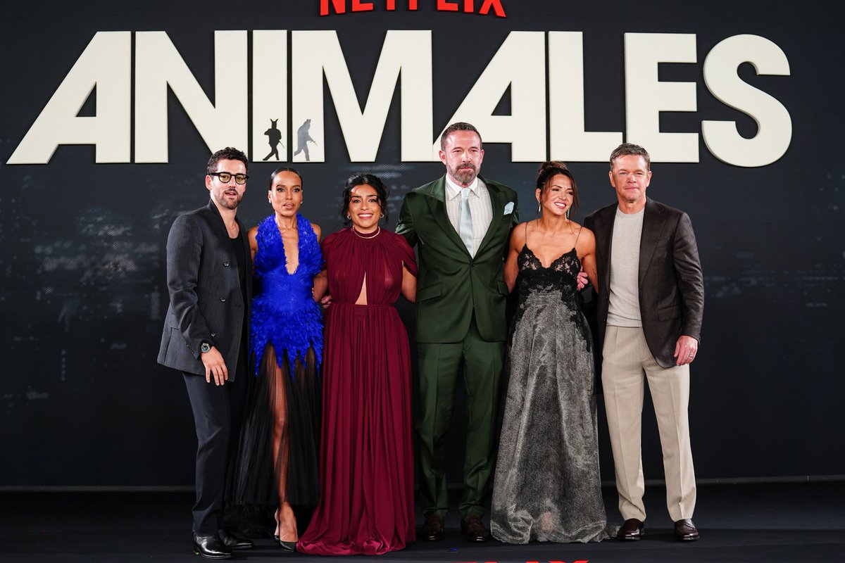JustJared's tweet photo. Ben Affleck, Kerry Washington, and Matt Damon are in Mexico City promoting their new Netflix thriller #Animals 

Photos: Getty https://t.co/YegPqdY5DZ