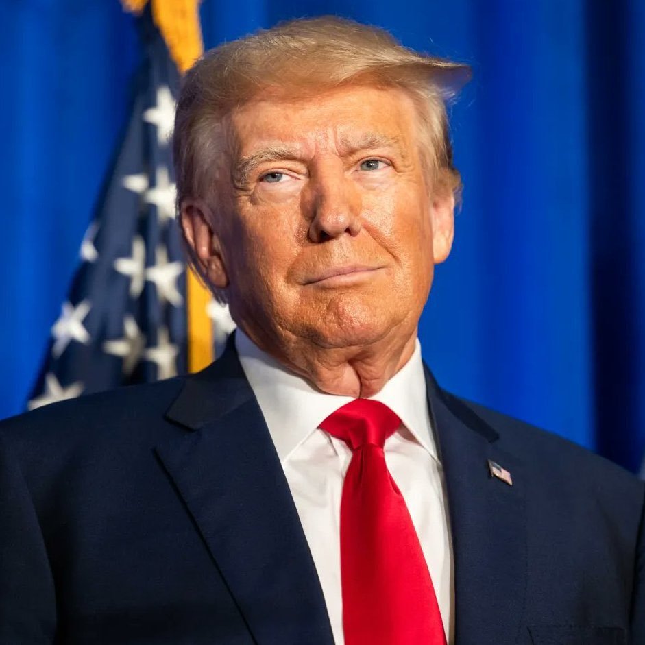 republiqueBRA's tweet photo. 🗳️ 🇧🇷 Donald Trump elogia a agilidade da apuração do 1° turno das eleições brasileiras e critica o sistema eleitoral dos EUA, que classifica como “corrupto”.

🗣️ “125 milhões de pessoas votaram hoje no primeiro turno da eleição presidencial do Brasil. Os resultados saíram logo após o encerramento da votação, NO MESMO DIA!”