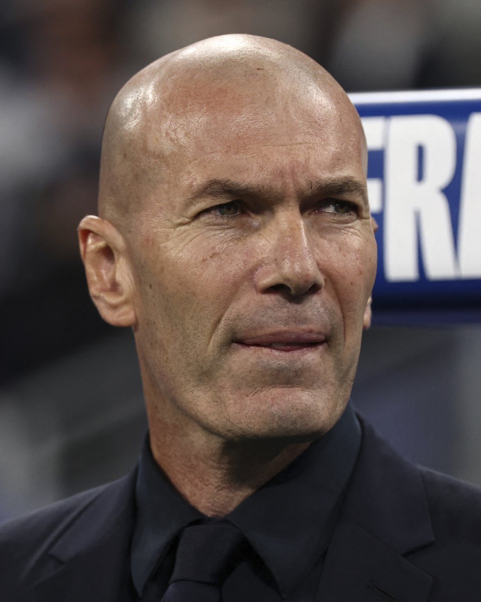 UEFAEURO's tweet photo. Zidane 👔

#NationsLeague https://t.co/8UQGK5O63i