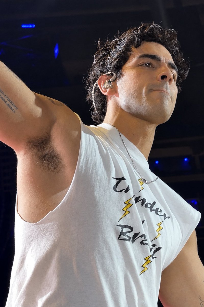 elordiaoty's tweet photo. wow joe jonas... https://t.co/ooiiOeoCrc