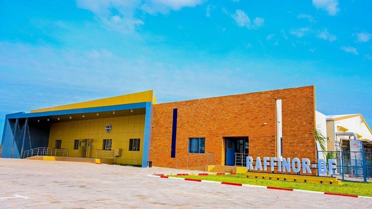 mariam_kaborbf's tweet photo. 🔴🔴🔴🇧🇫 Bon début de semaine d'inauguration au Burkina Faso🇧🇫. Le premier ministre va inauguré cette Amphithéâtre sans crédit, sur fonds propres à Ouagadougou aujourd'hui. 
Fiers d'être Burkinabè ✊🇧🇫 https://t.co/bPWPllZ9BV