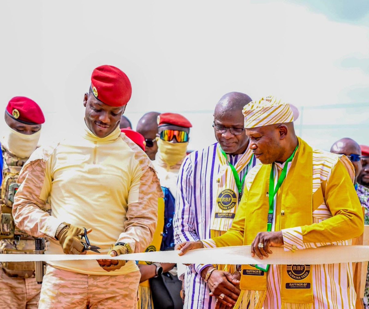 mariam_kaborbf's tweet photo. 🔴🔴🔴🇧🇫 Bon début de semaine d'inauguration au Burkina Faso🇧🇫. Le premier ministre va inauguré cette Amphithéâtre sans crédit, sur fonds propres à Ouagadougou aujourd'hui. 
Fiers d'être Burkinabè ✊🇧🇫 https://t.co/bPWPllZ9BV