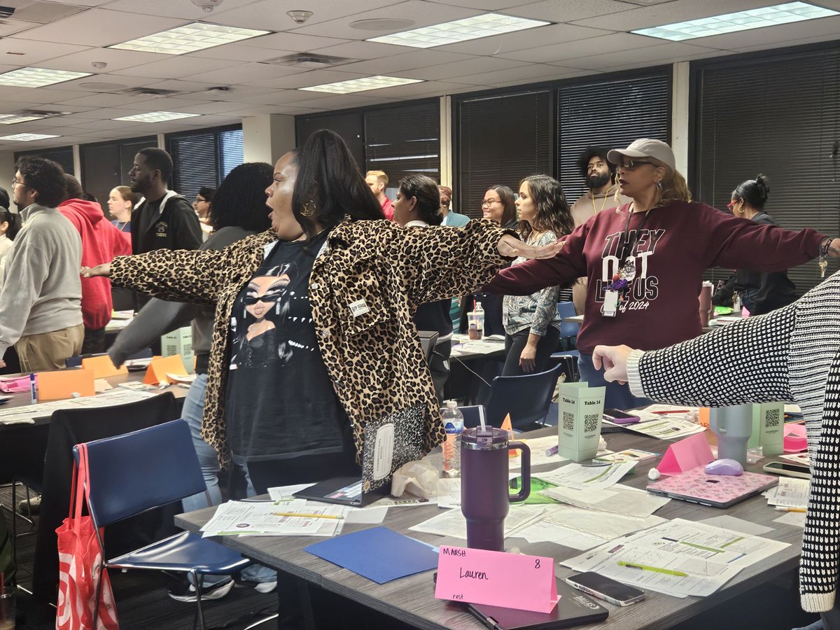 disdstemmath's tweet photo. During the MS Squared training, 7th adv and 8th grade teachers are flying! They determined if a table of values have a positive or negative slope. @AaronDaffern @DrElenaSHill @Dallasacademics https://t.co/SJqOu3YV5Y