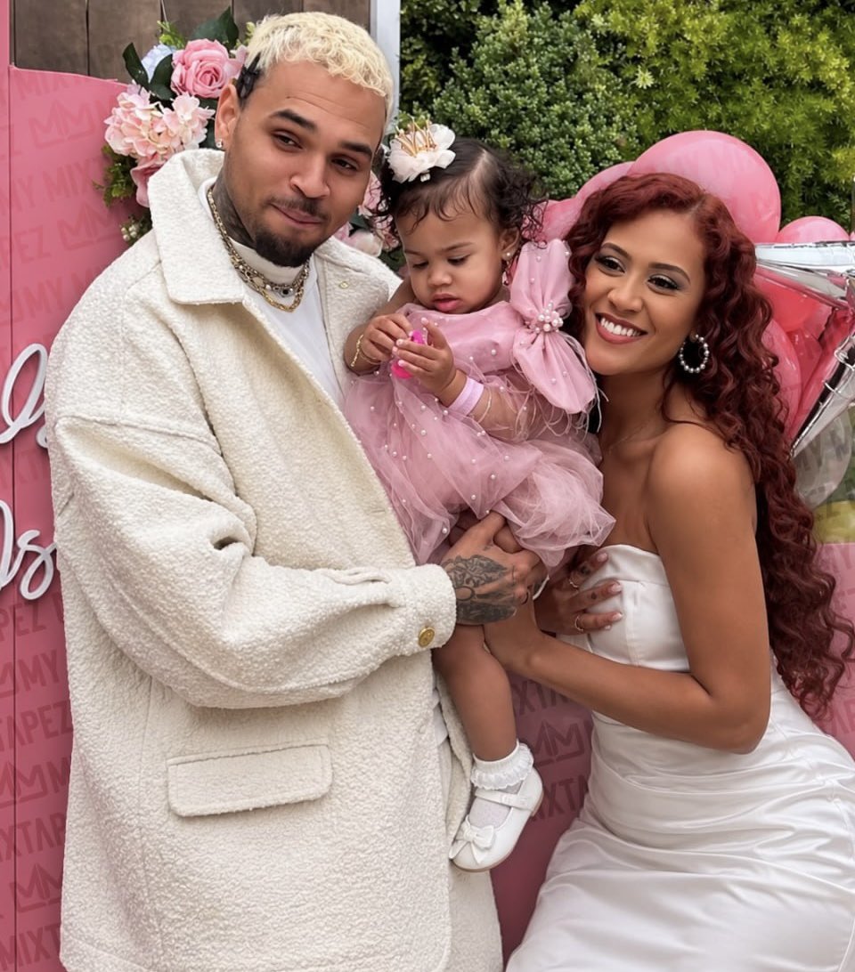 mymixtapez's tweet photo. Chris Brown’s baby mama reportedly proposes a “modest” $45K a month in child support, including $15K for rent, $2K for food, and thousands more for extracurriculars, gifts, and childcare for their child 😳💰 https://t.co/ccm8cIUCjc
