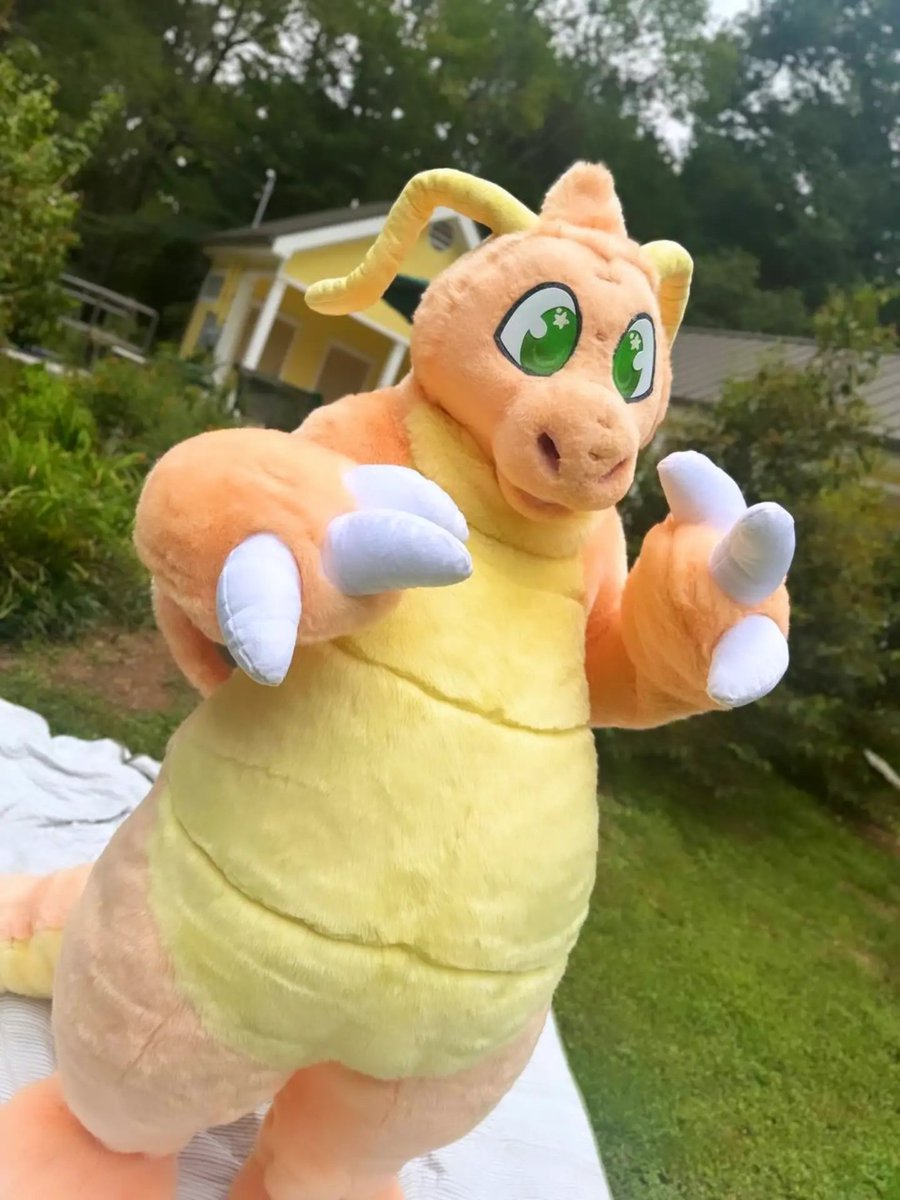SalmonRunArt's tweet photo. A big ol plush Dragonite is here to brighten up your feed! 

This is a finished trade for LycanMaw, plush suits are always a challenge but I am really happy with the results on this fella https://t.co/UGE3bNmjC3