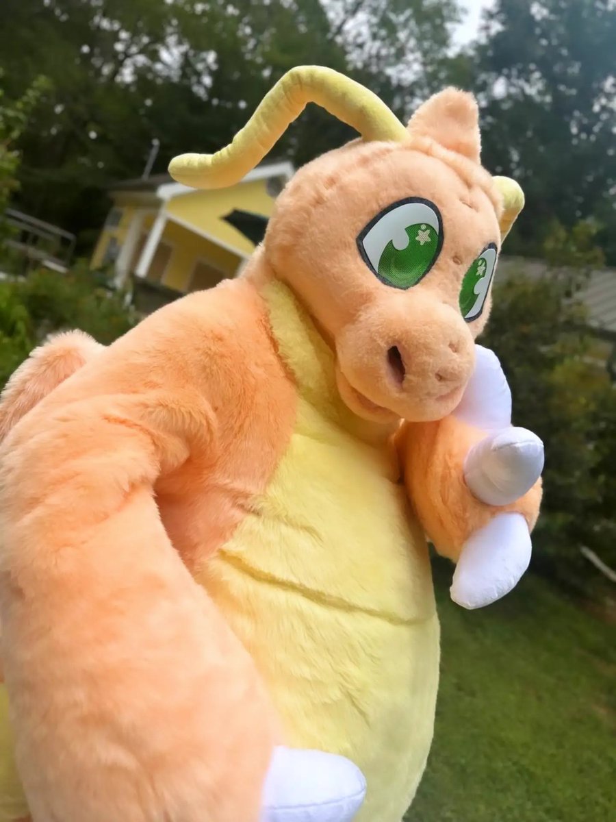 SalmonRunArt's tweet photo. A big ol plush Dragonite is here to brighten up your feed! 

This is a finished trade for LycanMaw, plush suits are always a challenge but I am really happy with the results on this fella https://t.co/UGE3bNmjC3