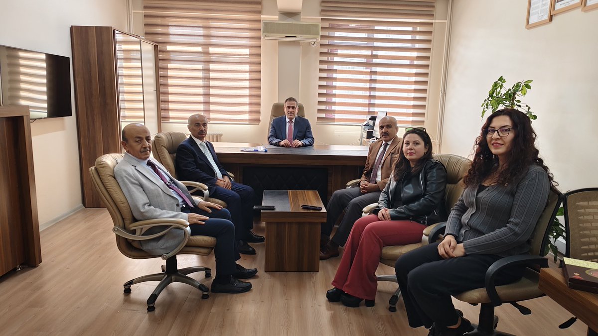 Talas_Kaymakam's tweet photo. Kaymakamımız İlyas MEMİŞ, İlçemiz Mevlana Mahallesinde bulunan Şehit Nuri Aydın Sağır Anadolu Lisesini ziyaret etti. https://t.co/rlSiWIWCxE