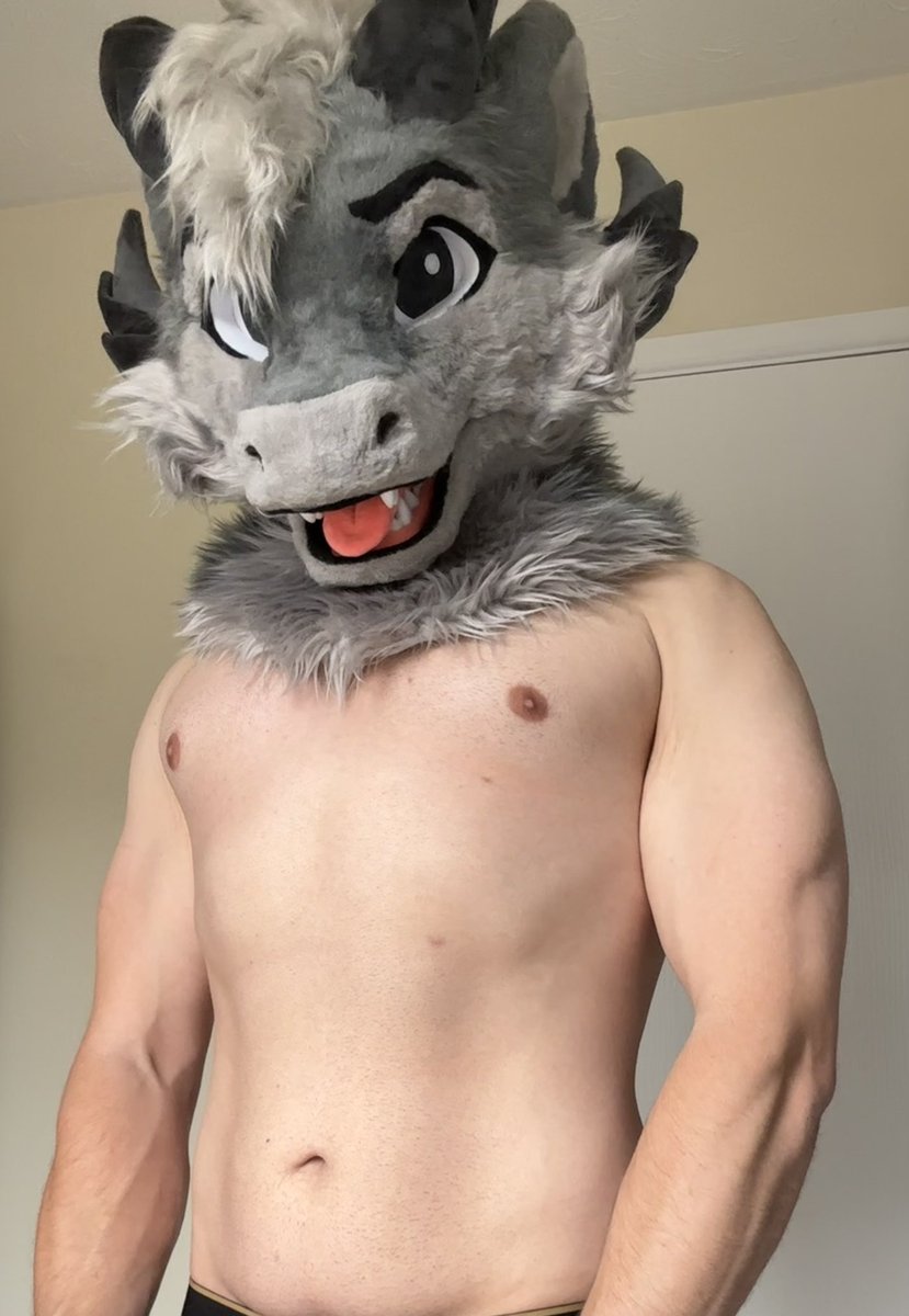 prezypaws's tweet photo. Photo dump of my new fursuit!! What do y'all think?

#furry #tursuit #gymfur #shirtless https://t.co/rJ11SeIjng
