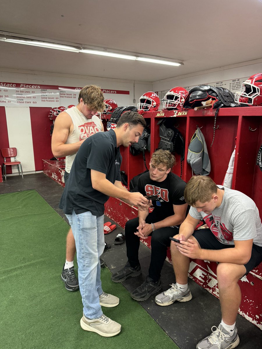 CalKildowOH's tweet photo. Stopped in to talk to Union Local High School football players about the importance of voting. 

On the last day to register to vote, 3 young patriots registered so that their voice will be heard in November! https://t.co/JPkUCrwpEx