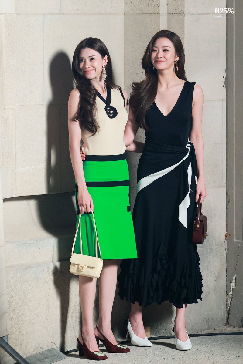 ixopmiu's tweet photo. Xơi ơi đẹp quạ, đẹp chi chi rứa tề

#CHANELSS27xLenaMiu
#LalinaLena #MiuNatsha
#CHANELSpringSummer 
#CHANEL #PFW @CHANEL https://t.co/qUSJLJ9wbx