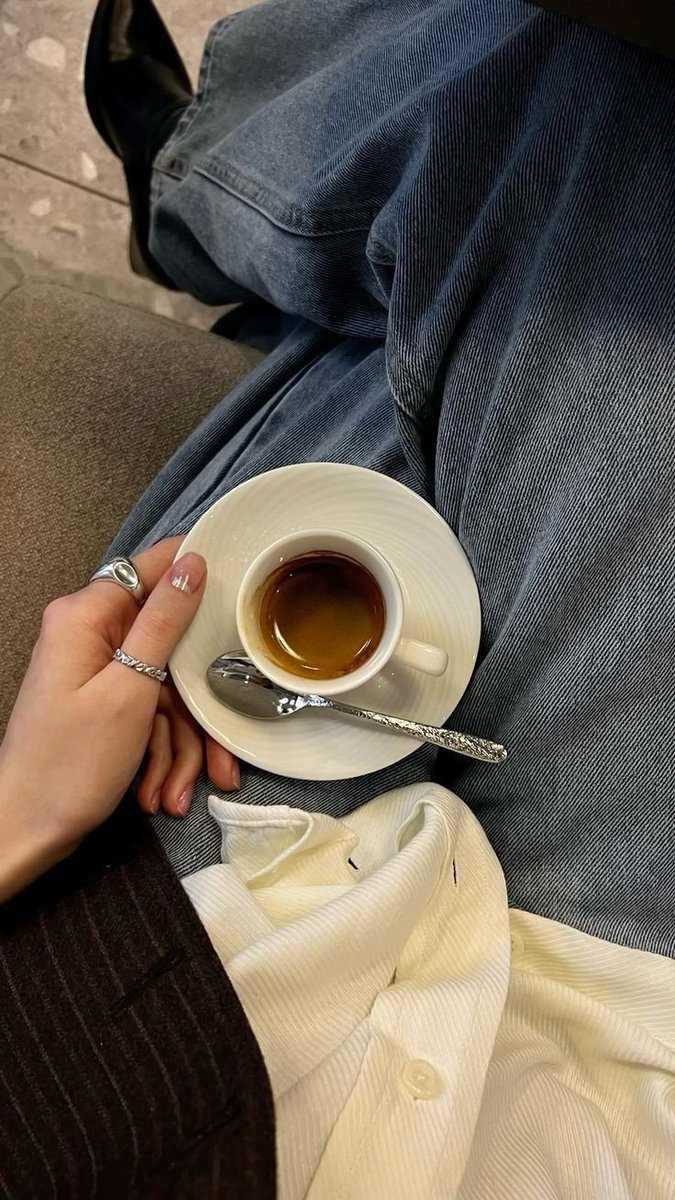 Fitsnotposes's tweet photo. City lady coffee outfit inspo ✨️ ☕️ >>> https://t.co/oiQZu2XI8U