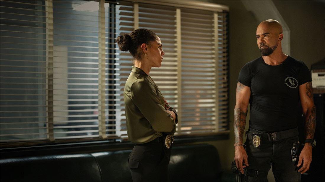 What2Vue's tweet photo. S.W.A.T. Exiles - Burn Zone - S01E03
NEW SYNOPSIS 📝  

Starz has released the Official Synopsis from the episode.

Read the Synopsis 👇
https://t.co/aoNT3HHrmo

#SWATExiles #SWAT #Synopsis #Starz https://t.co/1e0WtjXXuF