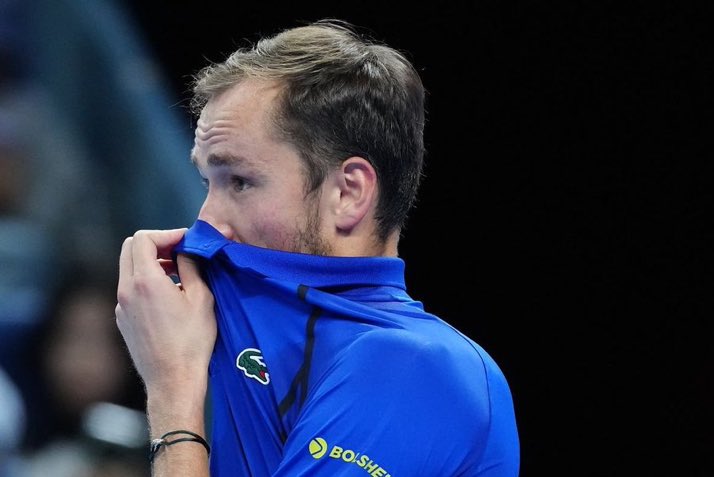 MafiaTNews's tweet photo. Medvedev loses all his points and prize-money from this week and won't return to the top 5 after all...

Also big blow for his Turin chances as Djokovic and De Minaur will get super close from his #8 spot.

He needs to manage is anger https://t.co/IhyxNQ8NsQ