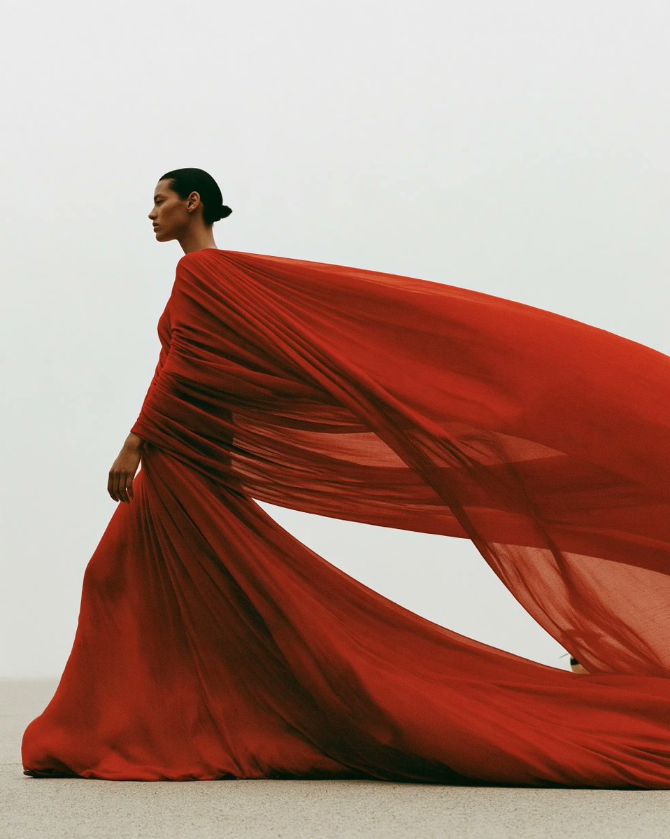 jov_boris's tweet photo. More of these divas in Red. https://t.co/HPKBWd0S0E