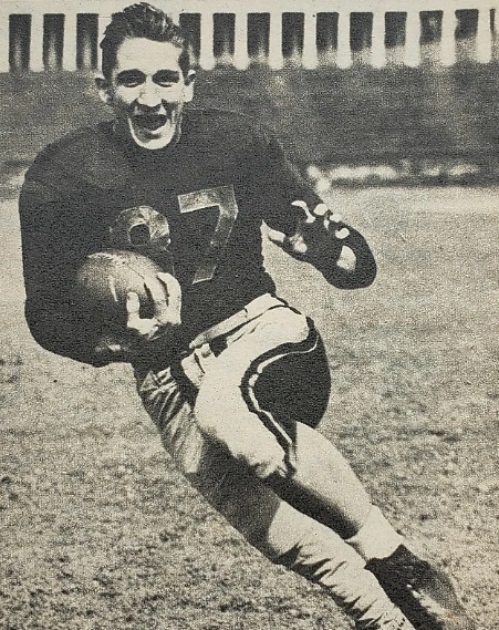 UVAFlashback's tweet photo. On This Date in UVA Sports History...
October 16, 1948: UVA legend John Papit sets a @UVAFootball record that still stands today – rushing for 224 yards as the Cavaliers crush Washington & Lee 41-6.
🔷⚔️🔶#GoHoos https://t.co/NkEeIKMwNW