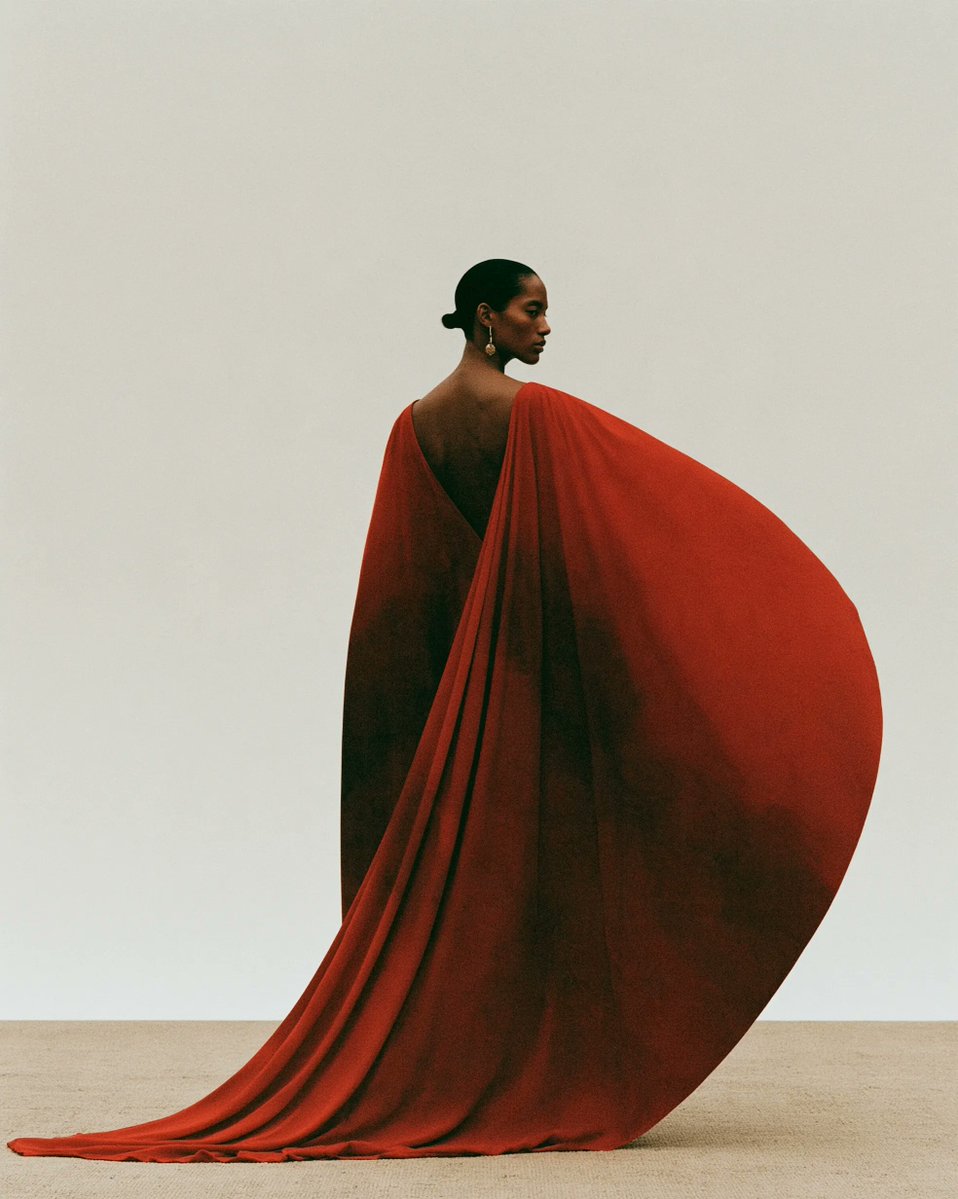 jov_boris's tweet photo. More of these divas in Red. https://t.co/HPKBWd0S0E