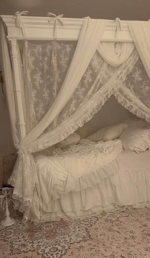 girlydolli's tweet photo. every girl deserves a dreamy princess bed https://t.co/UCrCogB6sI