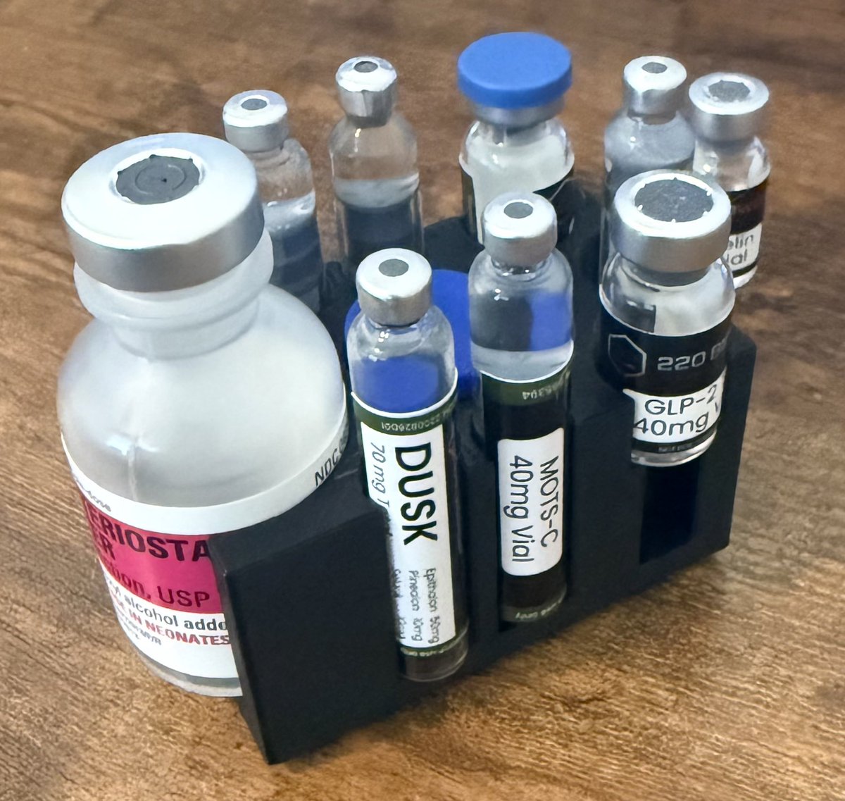 KevinPomaski's tweet photo. Ask and ye shall receive!
I present the “Rory” pep-prep stand.
30ml Bac water
10ml or 5ml vial
4x pen Carts + 3x 3ml Vials
Or 7 Pen carts. 
Not really sure why you fridge your Bacwater but, whatever. https://t.co/R02KSJd4Zk