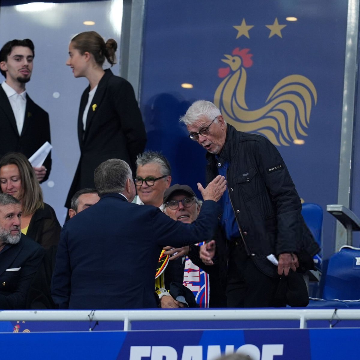 lnstantFoot's tweet photo. Monsieur Aimé Jacquet est au Stade de France ! 🇫🇷⭐️ https://t.co/2cwndwxEyI