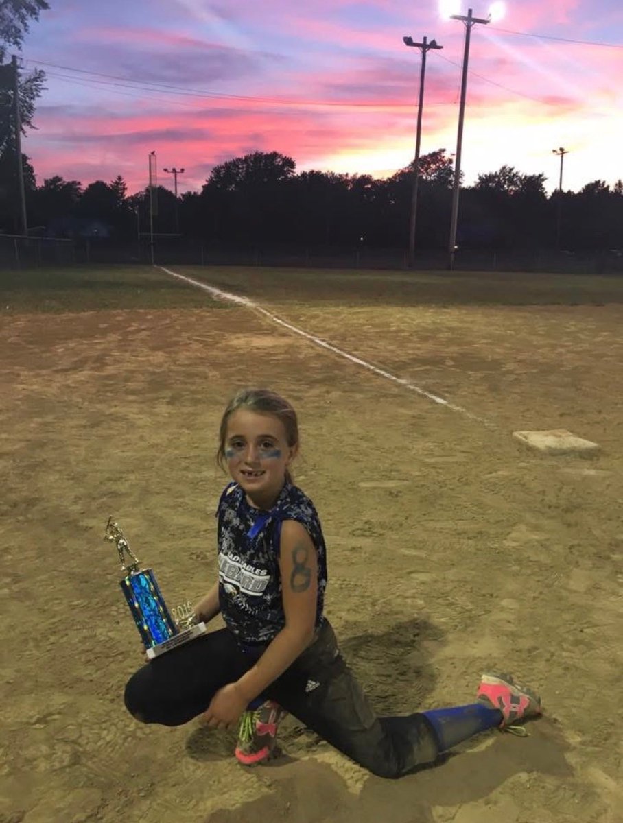 SongerLayla2028's tweet photo. 🚨Excited to announce that I will be continuing my Education and Softball career at Youngstown State University🚨#dreamsdocometrue @EPond_18 @YSUSoftball @TE_Steiner @hayliebrunson22 @tfarm22_ @RInterthal @OilerPride22 @elyssa_imler https://t.co/PTlRv44DXH