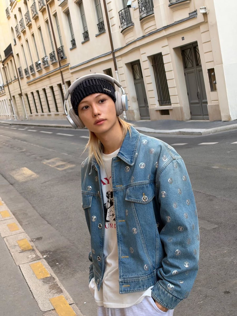 straykids_pt__'s tweet photo. 📸 Novas foto do nosso príncipe da Louis Vuitton via Instagram. 🫶✨

“Paris my home, Louis my family💙🤍💛“

https://t.co/Gr7tKvczMf

#FELIXxLVSS27 #Felix #StrayKids #스트레이키츠 #YouMakeStrayKidsStay #StrayKidsPT https://t.co/DITBosqZPn