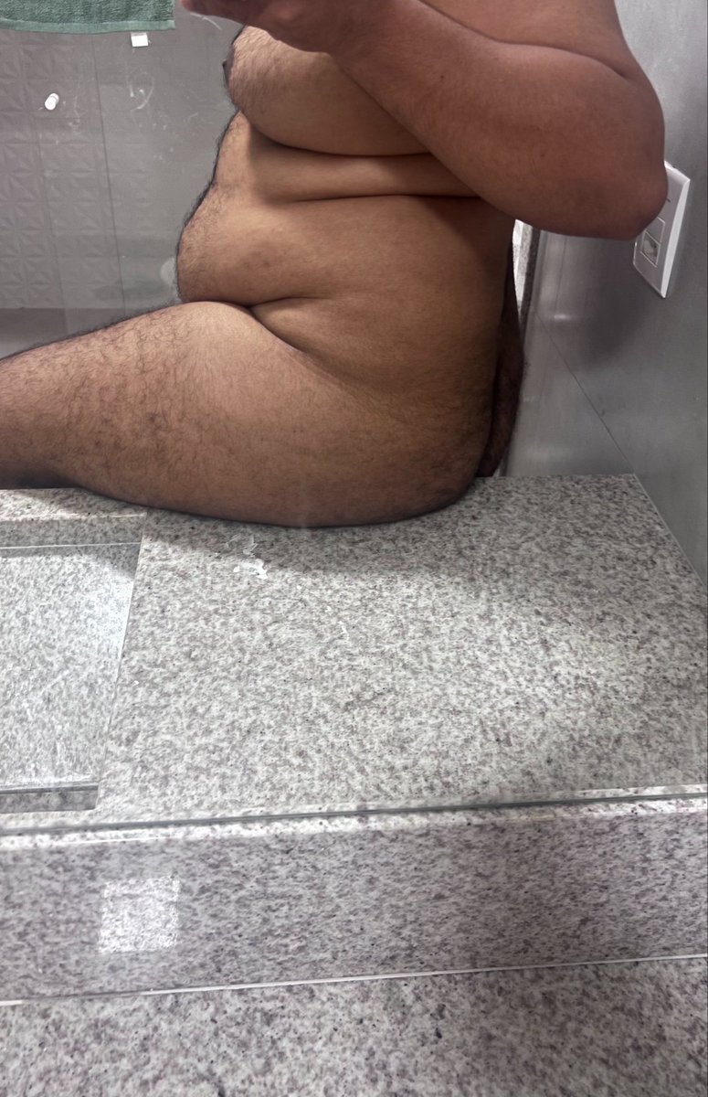 Rlagosbear's tweet photo. Só apoiando assim pra parecer q tenho Bunda! https://t.co/4hHK5hGpXx