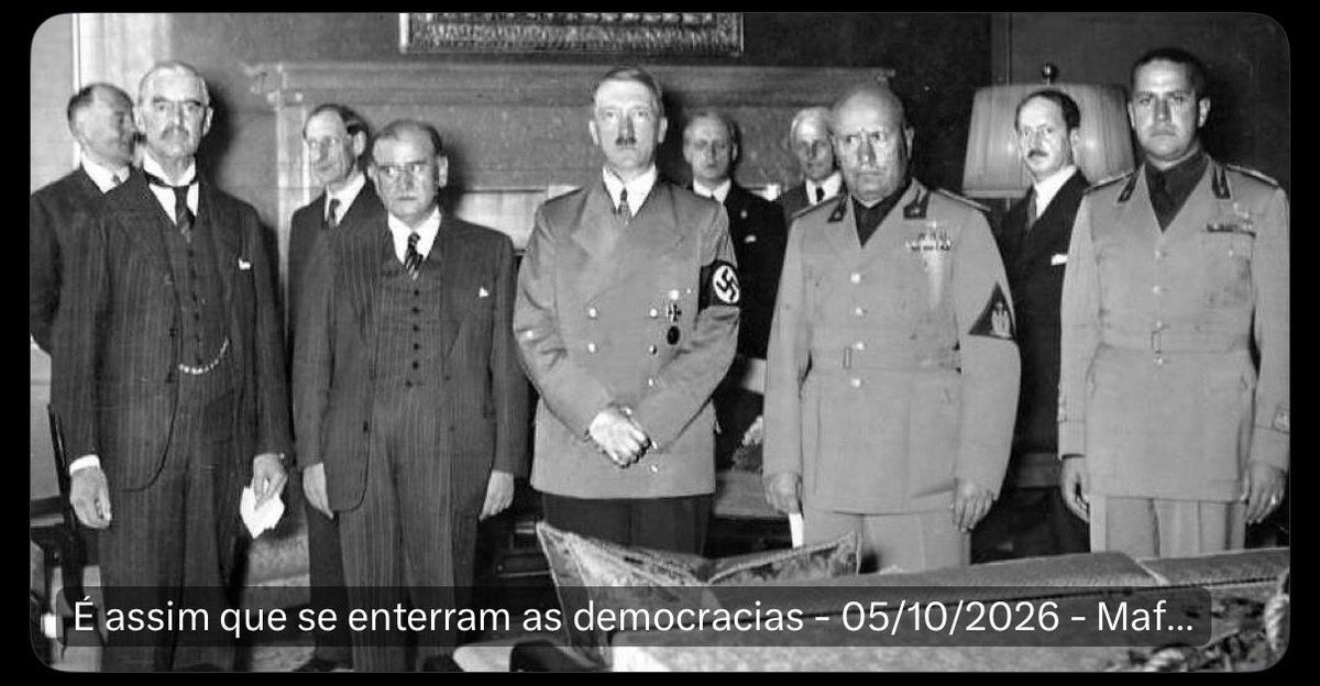 roxmo's tweet photo. A Folha. Bolsonaro é Hitler. Mais que a metade dos brasileiros são Hitler e Mussolini. Quem não gosta do PT, legitimamente, é Hitler. Esse é o jornalismo mercenário do PT. Por isso, entre mil outros motivos, o brasileiro não aguenta mais o PT e seus métodos sujos. https://t.co/Y5nAtpIwEN