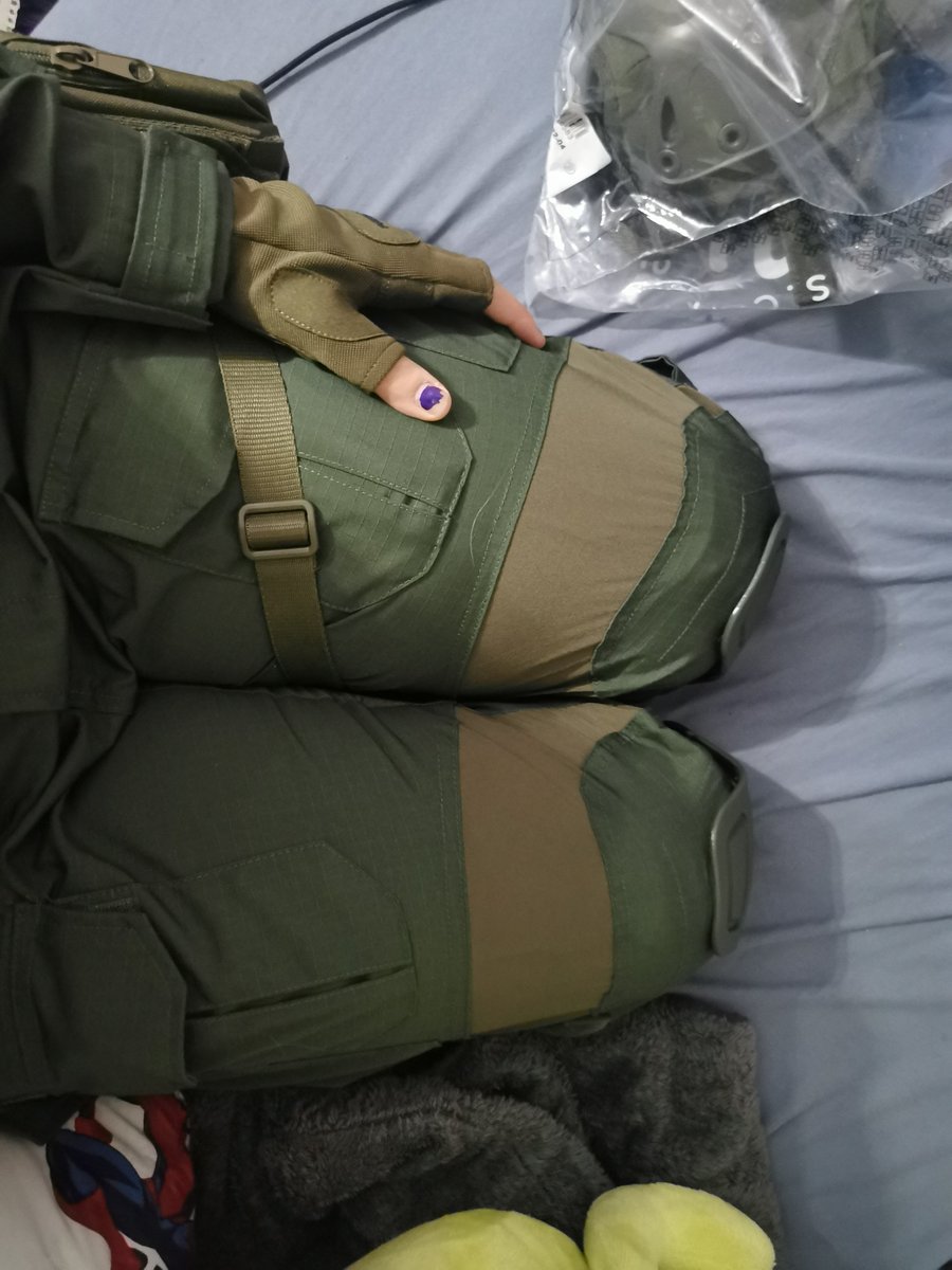 knightofthe_'s tweet photo. thighs bigger than my will to live https://t.co/jR2dLmoKos