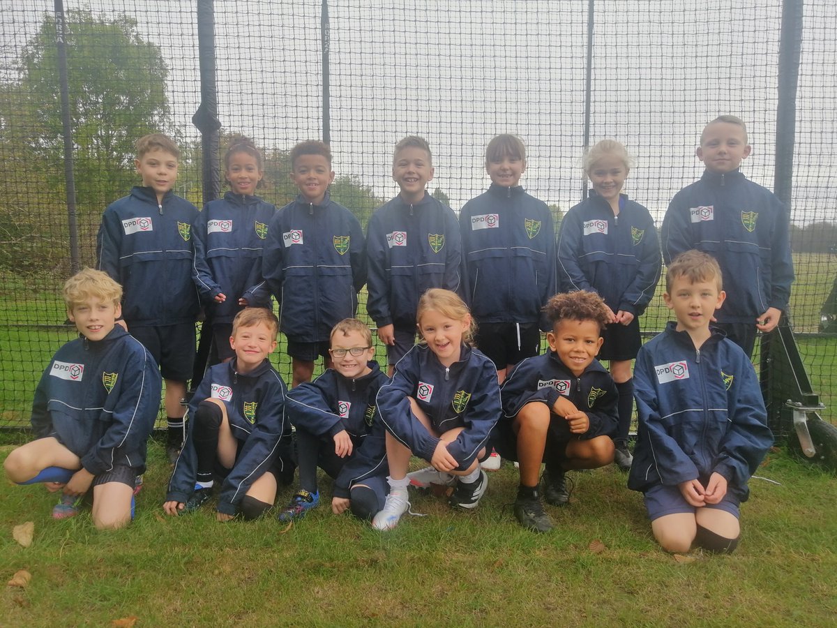 SpringfieldPri2's tweet photo. Year 4 &amp; 6 Today took part in the city Tag-Rugby tournament. They played brilliantly and finished 4th and 5th respectively. Year 4 missed out on medal by one try. #springfieldsmiles #eggchasers https://t.co/yEBskpEkW6