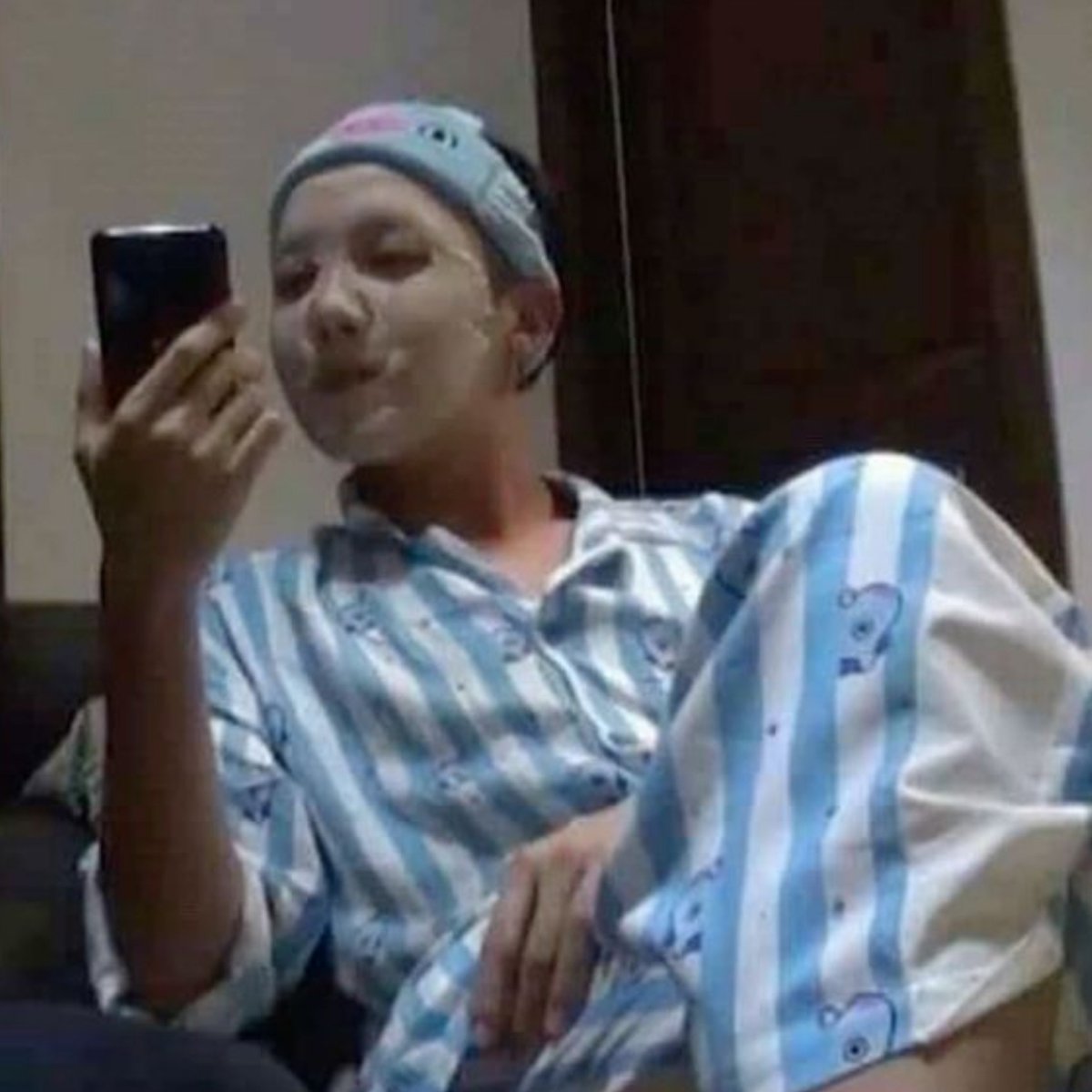 jinspam_'s tweet photo. comments on Seokjin's instagram post : 
🐿 :Did you post on insta?
🐹 :This guy is sitting right next to me and teasing me for posting on insta

this is probably them while sitting next to eachother 😭😭😭 https://t.co/HoRhCSsK82