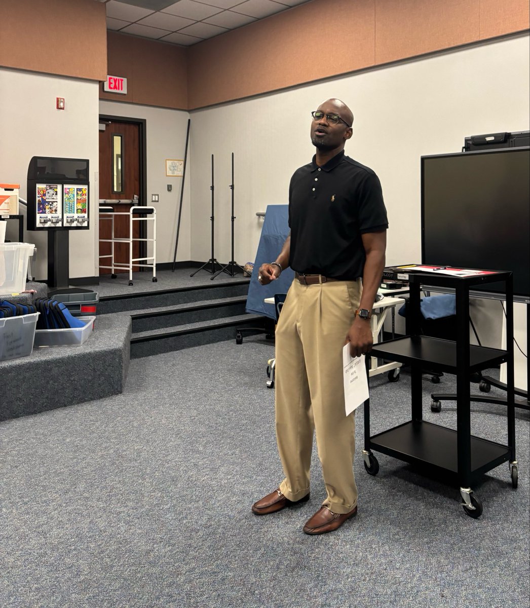 MatturroMEd's tweet photo. Big thank you to Pastor Davis for coming back to support our @HicksTigers Boys Club! Our boys were so excited to start their first session today!! #OnceaTigerAlways aπ― Big shoutout to @vsspille2 for getting the wheels going on this venture & @KTTeeV for curriculum & support! https://t.co/osvF5PQdbn