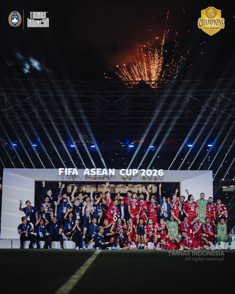 TimnasIndonesia's tweet photo. CHAMPIOOOOOONSS!! ⚽️🏆🇮🇩 https://t.co/NIp001zR0N