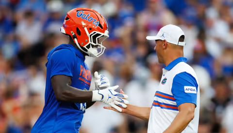 Corey_Bender's tweet photo. Jadan Baugh isn’t much of a texter.

Jon Sumrall knows that firsthand.

So when Baugh reached out unsolicited on Sunday after Florida’s loss at Missouri, it caught his coach’s attention.

The message he sent was telling. 👀

DETAILS: https://t.co/ansKkE43hv https://t.co/pvI99GEZTb