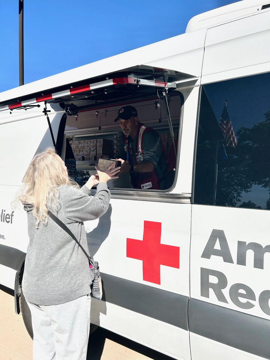 neiaredcross's tweet photo. Red Cross volunteers continue to help families recover from flooding across the Omaha metro. So far, we’ve served 1,500+ meals and snacks and distributed 760+ cleanup and relief supplies, while helping residents navigate the road to recovery. https://t.co/pD1pMSfdnq