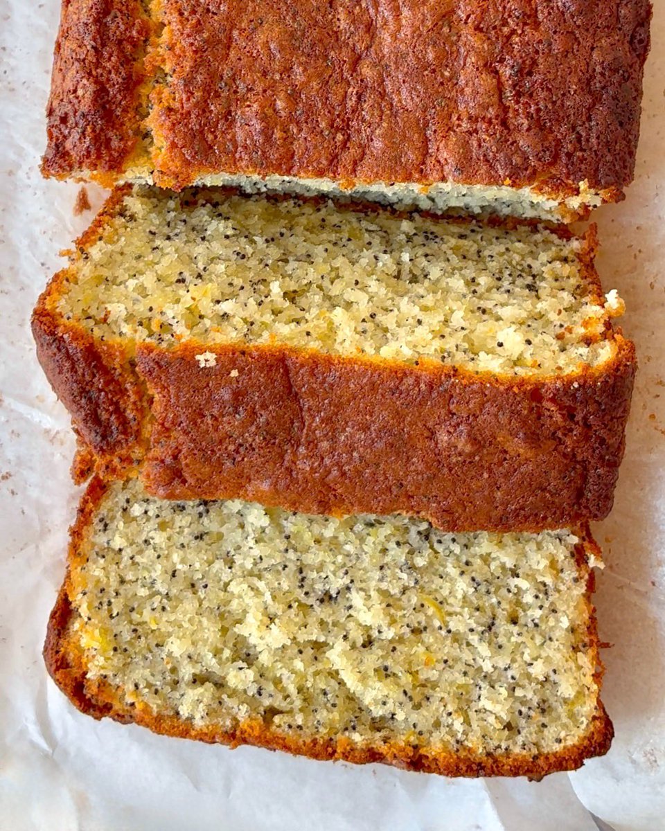 saweeeties's tweet photo. lemon poppyseed olive oil vanilla cake https://t.co/YXQ9kfNdNo
