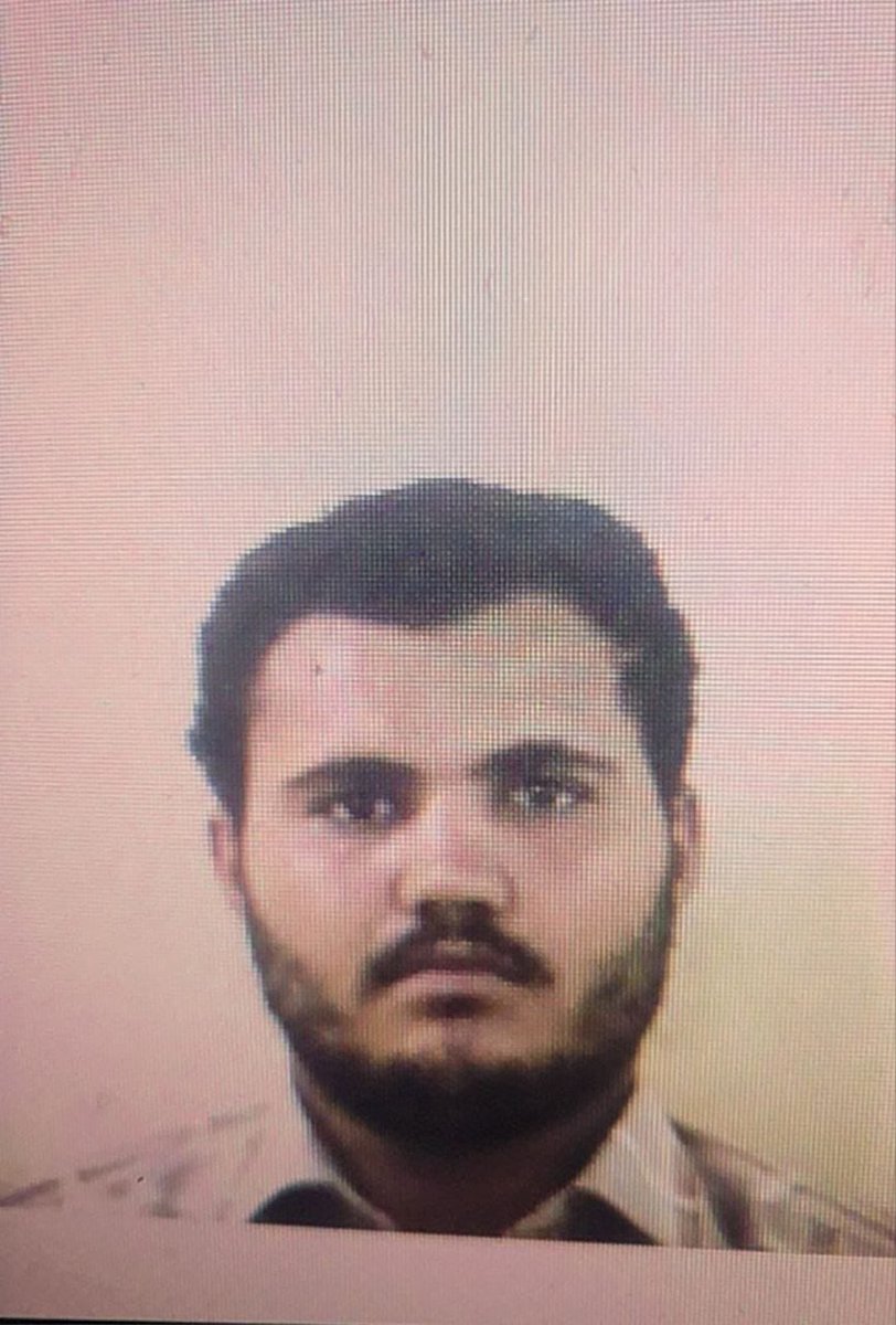 Adelalhasanii's tweet photo. عبدالله صالح قاسم البكري

رقم الهاتف /٧٧٦٢١٨٩٩١
 العمل / قائد سرية من اللوا ۱۳ عمالقة 
مكان الميلاد / لحج ردفان

هو الشخص الذي يقود المدرعة خلال واقعة دهـ ـ س الأسرى اليوم، غرب عدن 

هذا عمل جبان ومدان، يرفضه ويدينه كل ��بناء المحافظات الجنوبية الشرفاء، ولا يقبل بمثل هذه الجرائم إلا سقط المتاع 
وعبـ ـ يد  الريال السعودي.

الأسرى لهم حرمة، والتفاخر بإهانتهم أو قتلهم ليس بطولة ولا شجاعة، بل عار على من ارتكب هذا الفعل أو برّره.

#عادل_الحسني