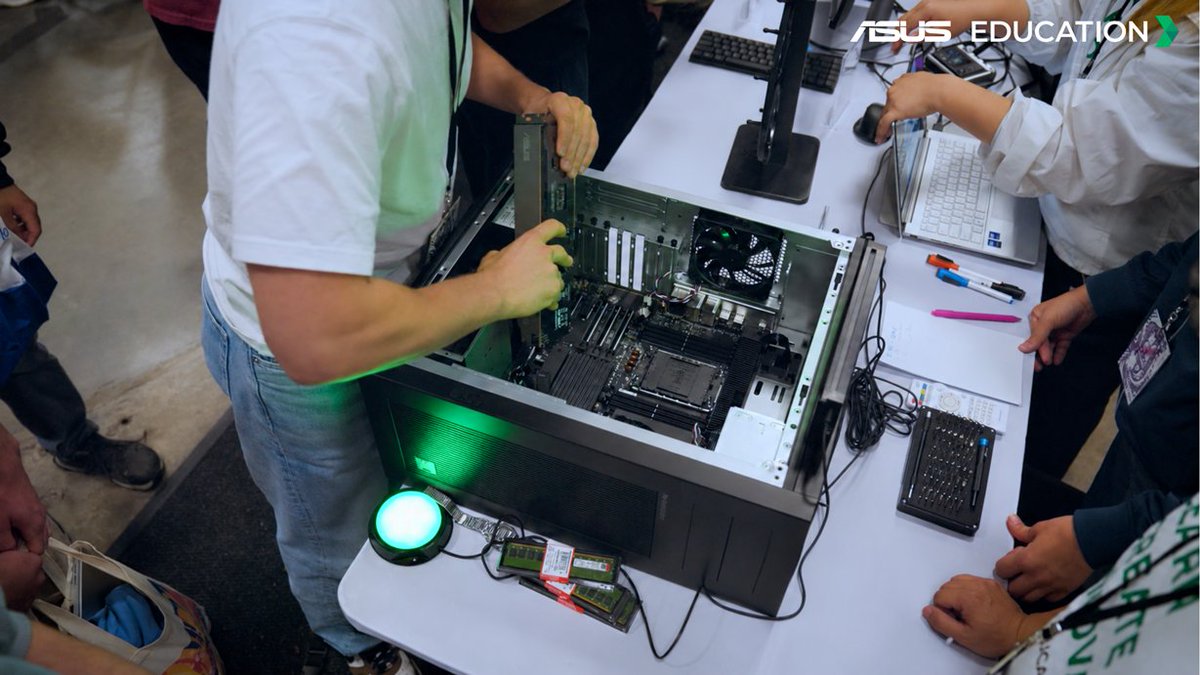 ASUSUSA's tweet photo. Powering HackMIT with ASUS Agent Computers! ⚡
@STEIGERDYNAMICS @intel @kingstontech 🤝
Student developers put their PC-building skills to the test in our ASUS Agent Computer Speed Build Challenge.
Explore more: https://t.co/OVdAloP7uR
#ASUS #HackMIT #AgentComputer https://t.co/vxJqqBacUH