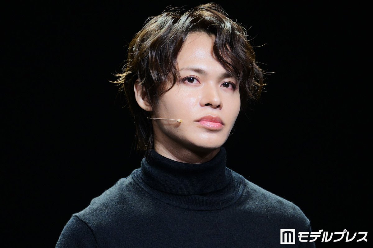 modelpress's tweet photo. 上田竜也、“1番嫌いな服”で舞台出演

トラジャ川島如恵留が座長ぶりに感謝
「何度も差し入れしてくださって」
https://t.co/ijXbsaBWQx

上田：タートルネックという服装が世界で1番嫌い
川島：大好きなスーツを身にまとって

「ノッキンオン・ロックドドア THE STAGE」取材会

#ノキドア https://t.co/O5ZzsnuZeg