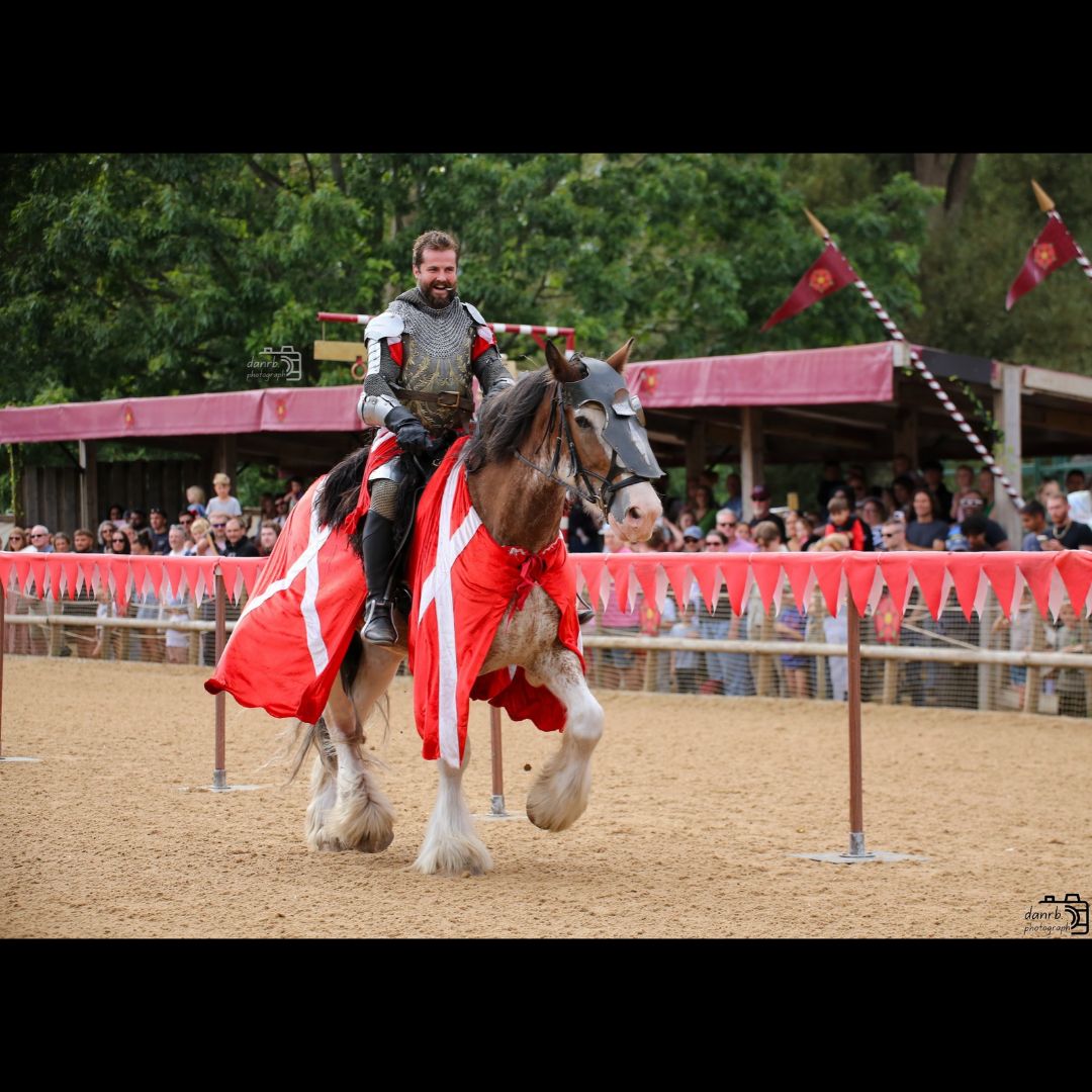 danrbphot0graph's tweet photo. Wars of the Roses Live with The Knights of Middle England at Warwick Castle!
#warsoftheroses #theknightsofmiddleengland #warwickcastle #history #horses https://t.co/fT5BrmWXN0