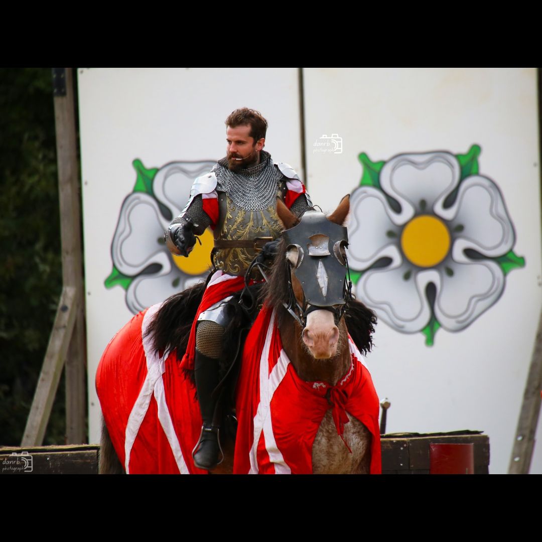 danrbphot0graph's tweet photo. Wars of the Roses Live with The Knights of Middle England at Warwick Castle!
#warsoftheroses #theknightsofmiddleengland #warwickcastle #history #horses https://t.co/fT5BrmWXN0