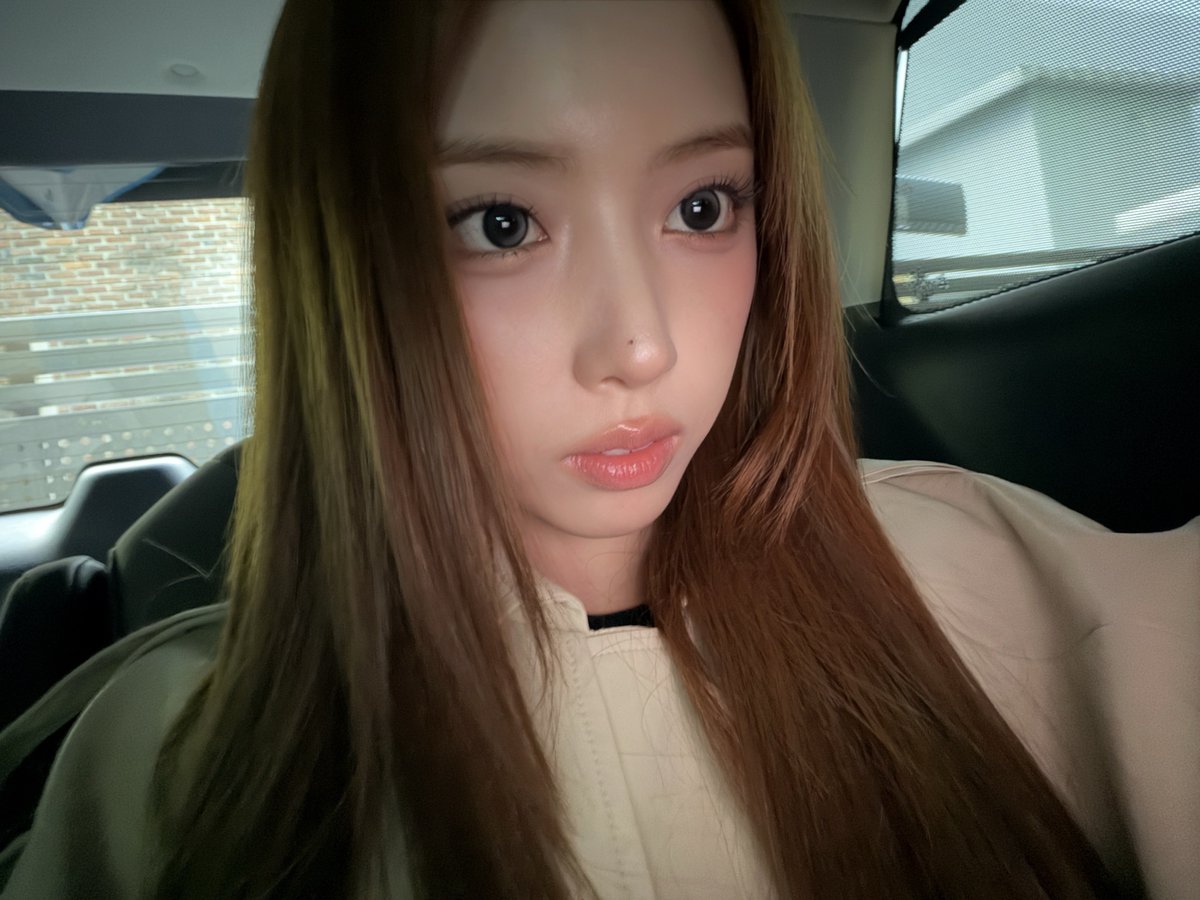 Nmixxbubs's tweet photo. 261005 🐶🫧

#NMIXX #BUBBLE #JIWOO #지우 https://t.co/jGRzboG0rw