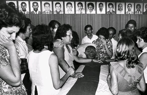 VVickycastanedo's tweet photo. 🇨🇺En vísperas de conmemorar el aniversario 50 del abominable Crimen de Barbados reiteramos con #Fidel: "¡Cuando un pueblo enérgico y viril llora, la injusticia tiembla!".
#100AñosConFidel
#HonorYGloria https://t.co/sZ7UxYQigk