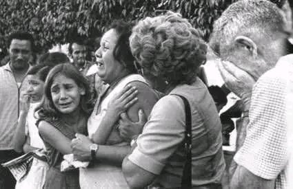 VVickycastanedo's tweet photo. 🇨🇺En vísperas de conmemorar el aniversario 50 del abominable Crimen de Barbados reiteramos con #Fidel: "¡Cuando un pueblo enérgico y viril llora, la injusticia tiembla!".
#100AñosConFidel
#HonorYGloria https://t.co/sZ7UxYQigk