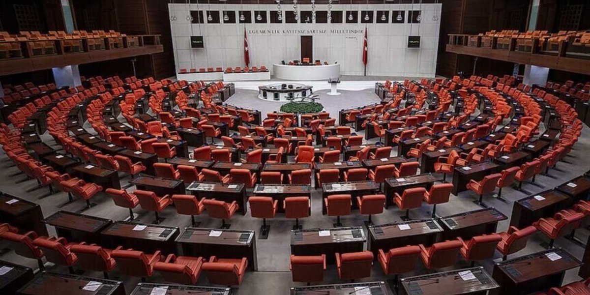 Belediyeisci33's tweet photo. YÜZ BİNLERİN GÖZÜ TBMM'DE!

#Taşeron ve #Belediye İşçisine Kadro Teklifi Mecliste!
Yüz binlerce belediye şirketi ve taşeron işçisinin kadroya alınmasını içeren kanun teklifi resmen TBMM Başkanlığı'na ulaştı.
#fonmağdurları #anapara #şafaksezer 
#deprem #PBLKhemenödensin https://t.co/I6hEElMhp7